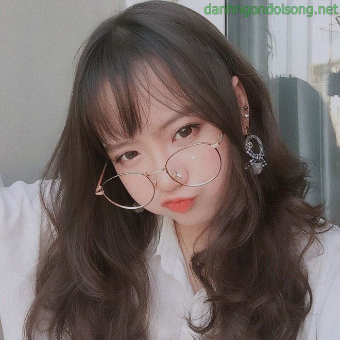 Top ảnh gái xinh đeo mắt kính dễ thương