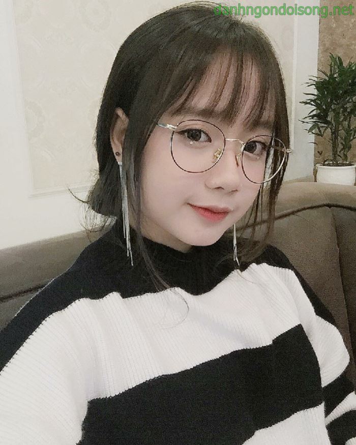 Top ảnh gái xinh đeo mắt kính dễ thương
