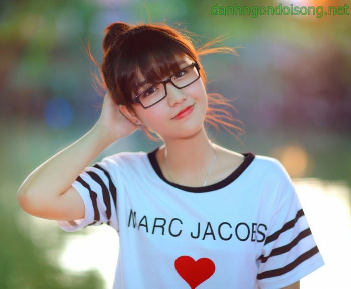 Top ảnh gái xinh đeo mắt kính dễ thương