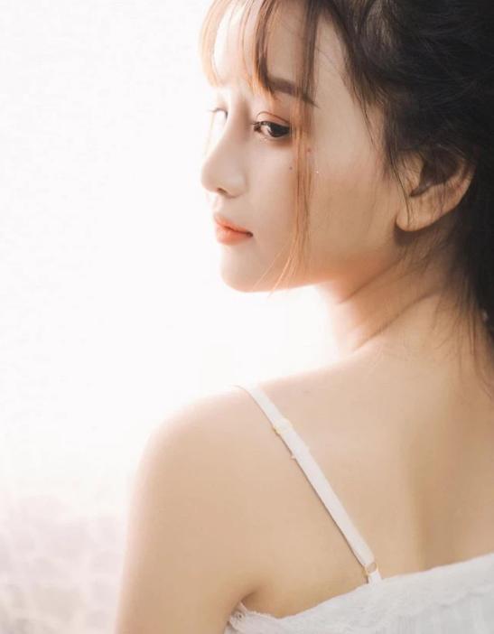 Streamer Lyly Sury tung ảnh nóng 40G lên google driver