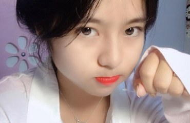 Hường Bear quên tắt livestream lộ cơ thể trần trụi trước camera