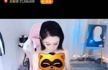 [CÓ LINK] Streamer Phàm Phàm quên tắt camera khi đang nude 100%